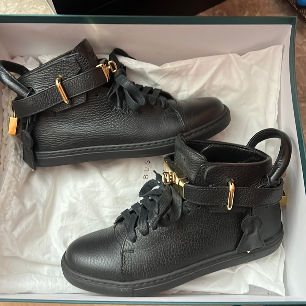 AUTHENTIC LIKE NEW WOMANS BUSCEMI BLACK 100MM SIZE 37